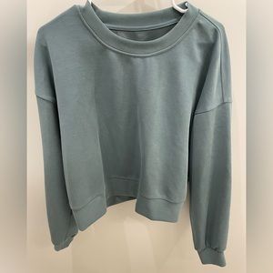 Lululemon stream line pull over